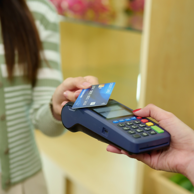 shutterstock_2588104257-img Pay with credit cards at fruit shop with small business owners contactless payment