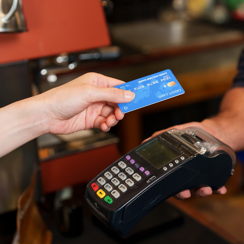 Credit card reader with transparent pricing concept